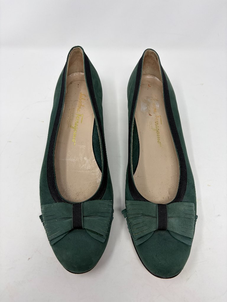 Salvatore Ferragamo Vintage Green Suede Bow 10 3a Narrow Ballet